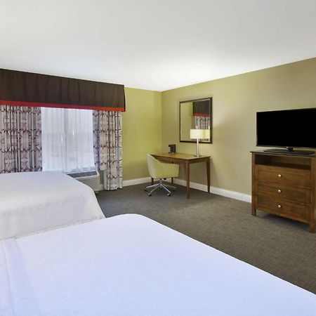 Hampton Inn & Suites Wichita-Northeast Екстериор снимка