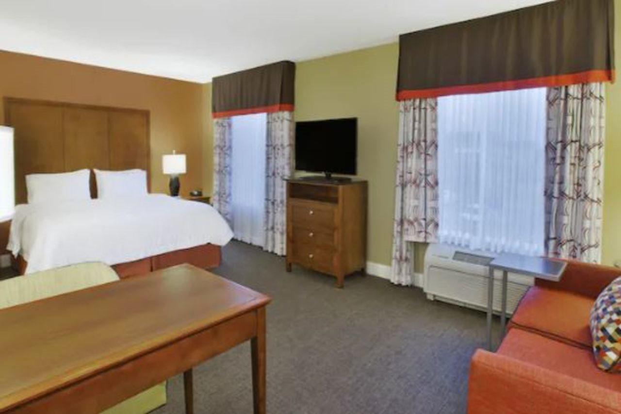 Hampton Inn & Suites Wichita-Northeast Екстериор снимка