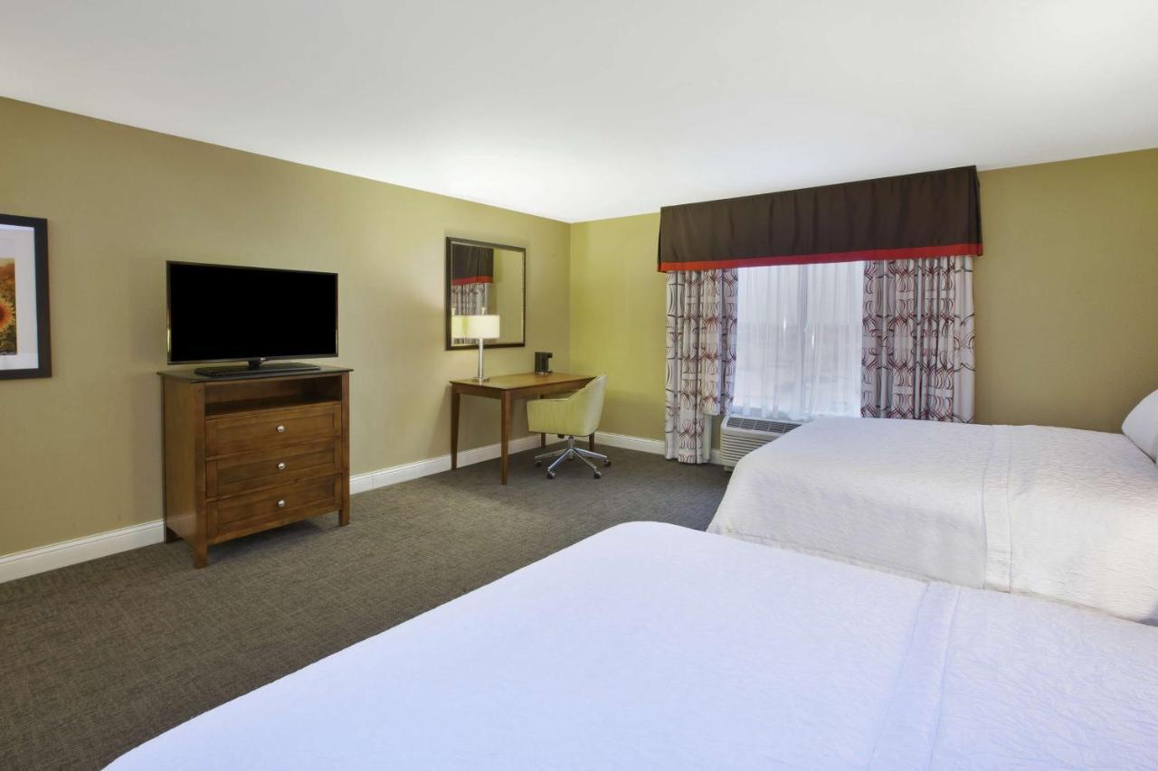 Hampton Inn & Suites Wichita-Northeast Екстериор снимка