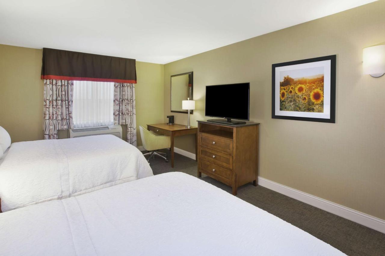 Hampton Inn & Suites Wichita-Northeast Екстериор снимка