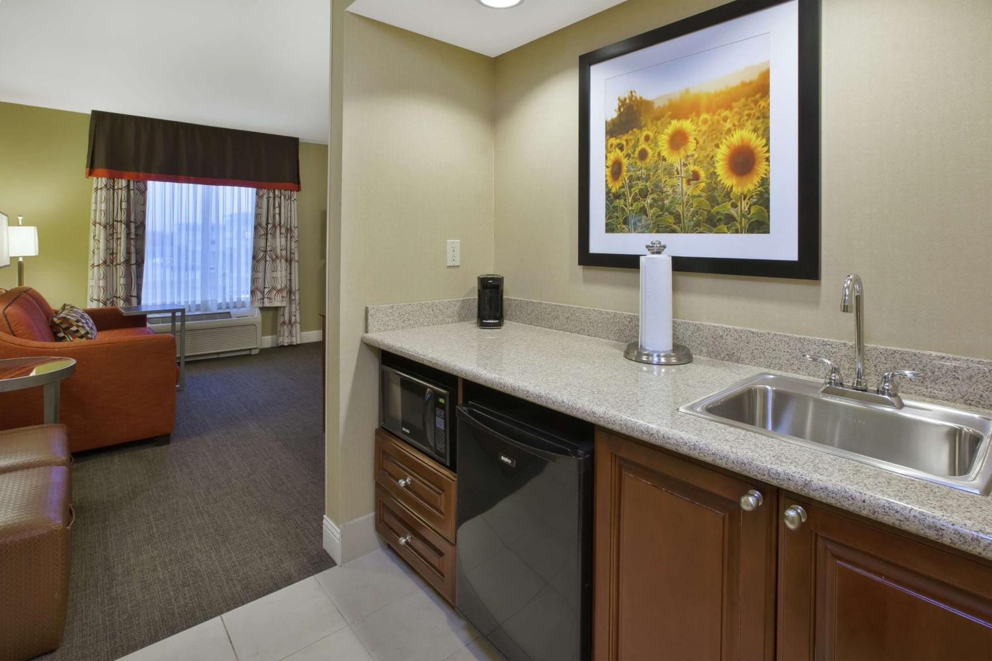 Hampton Inn & Suites Wichita-Northeast Екстериор снимка