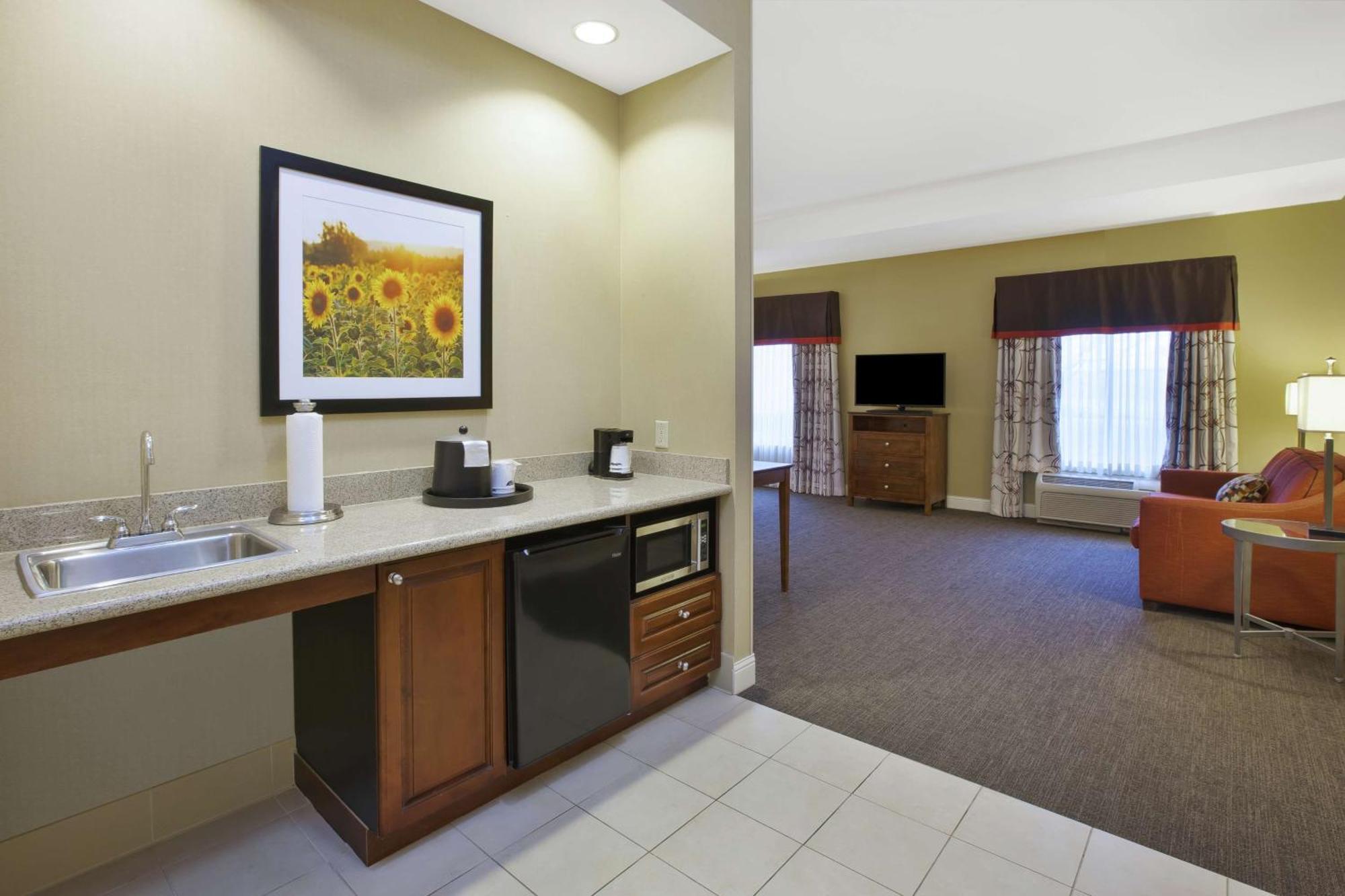 Hampton Inn & Suites Wichita-Northeast Екстериор снимка
