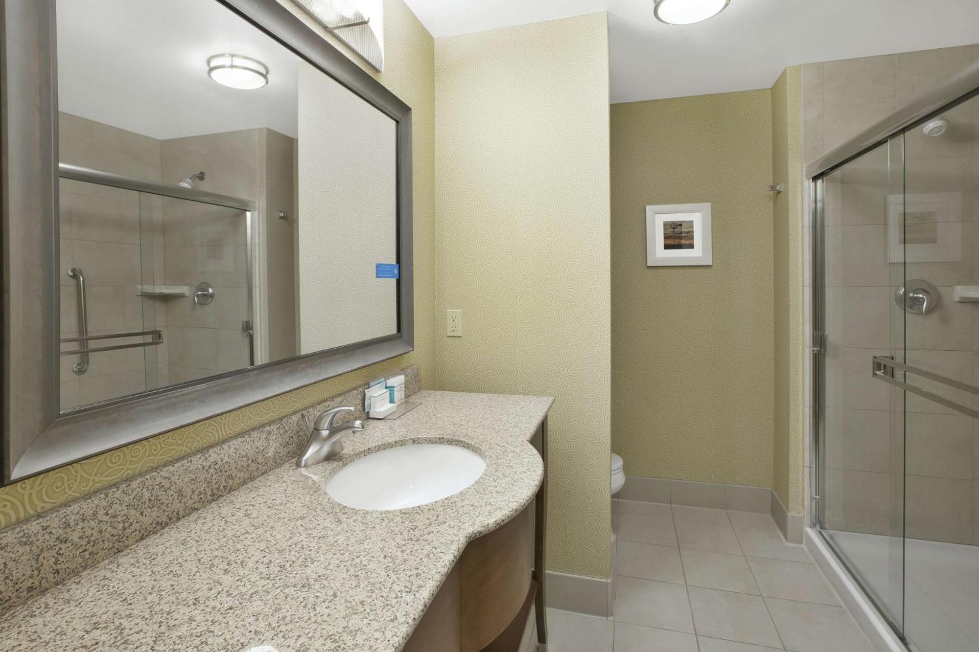 Hampton Inn & Suites Wichita-Northeast Екстериор снимка