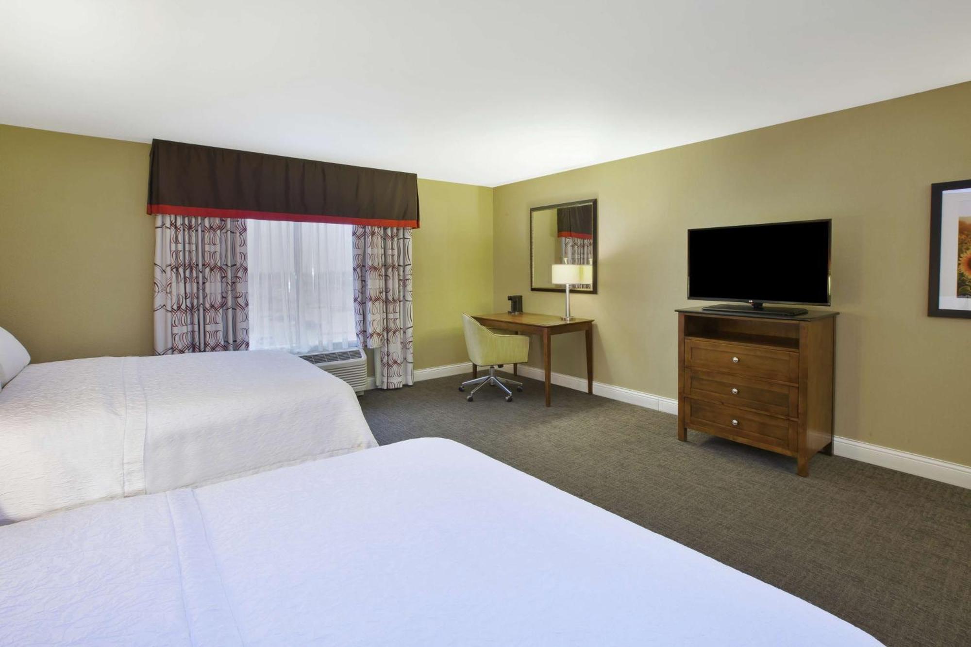 Hampton Inn & Suites Wichita-Northeast Екстериор снимка