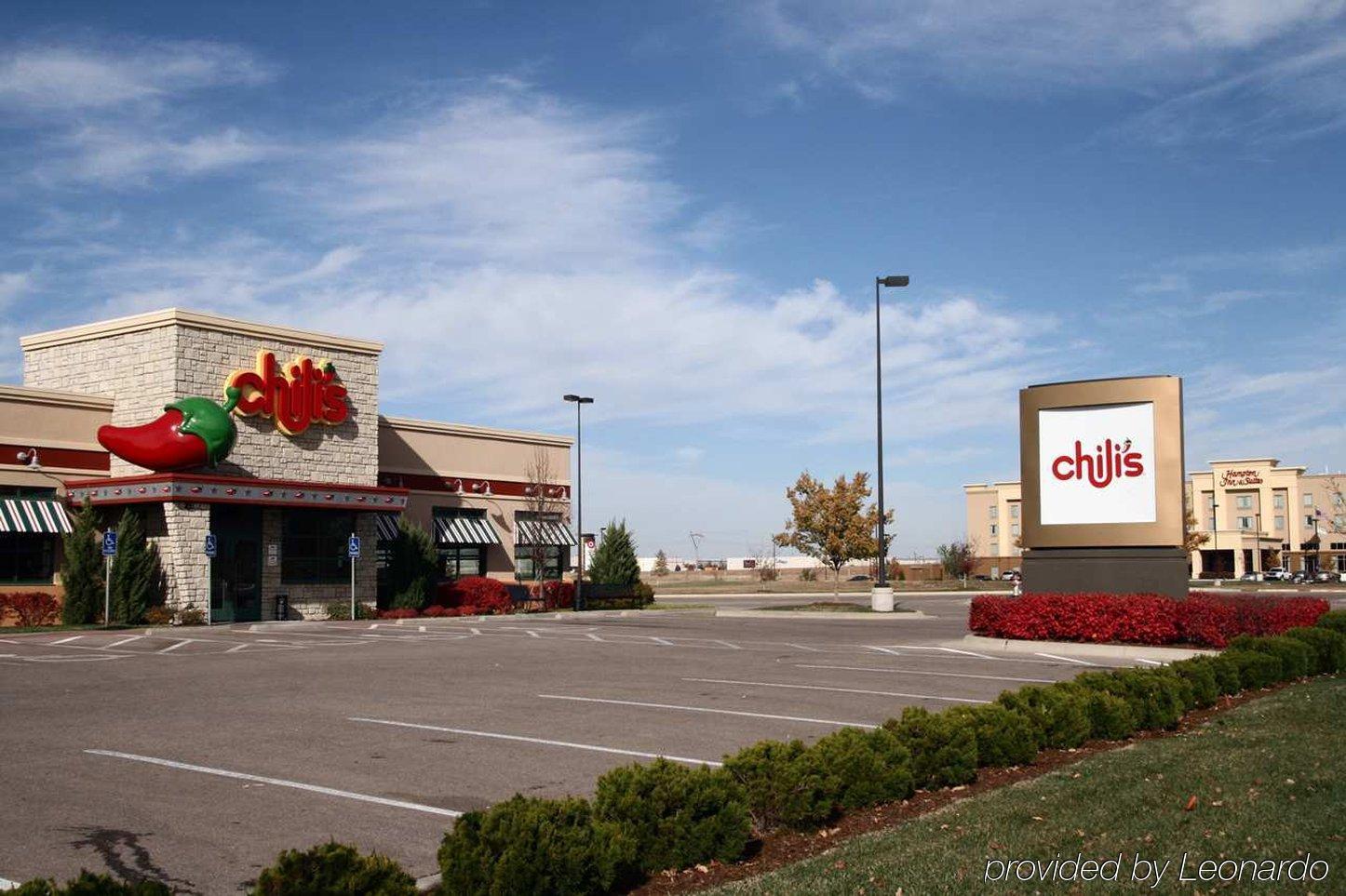 Hampton Inn & Suites Wichita-Northeast Удобства снимка