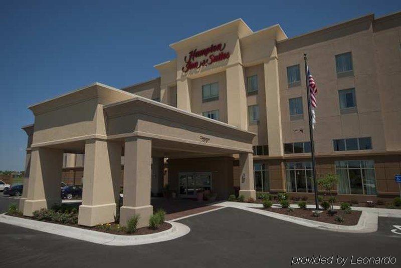 Hampton Inn & Suites Wichita-Northeast Екстериор снимка
