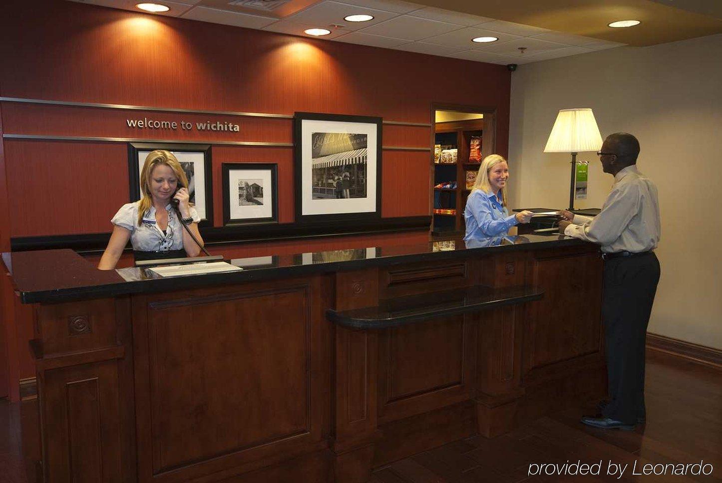 Hampton Inn & Suites Wichita-Northeast Интериор снимка