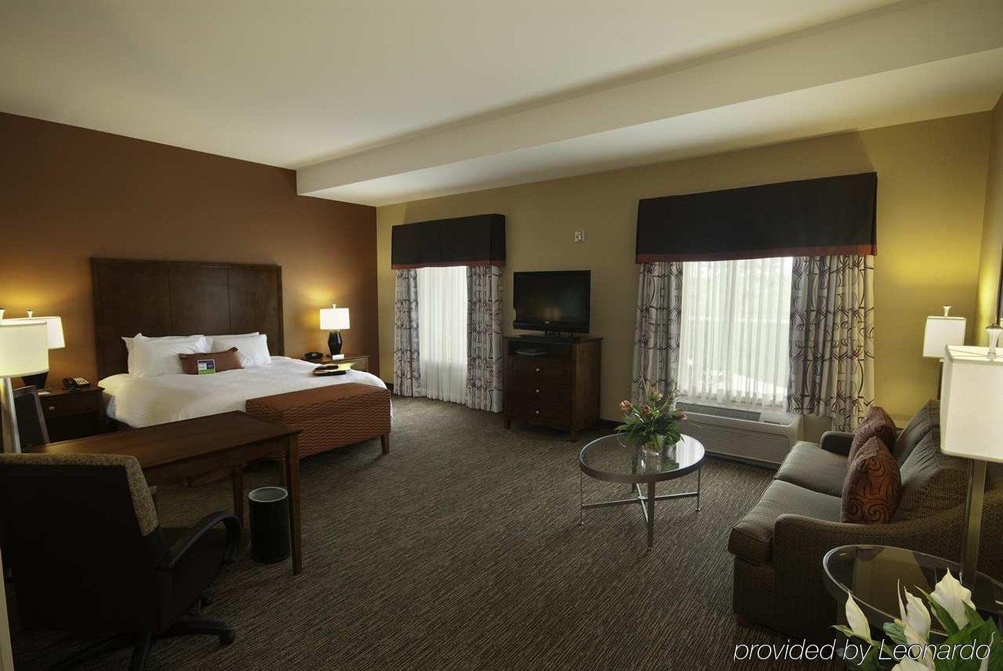 Hampton Inn & Suites Wichita-Northeast Стая снимка