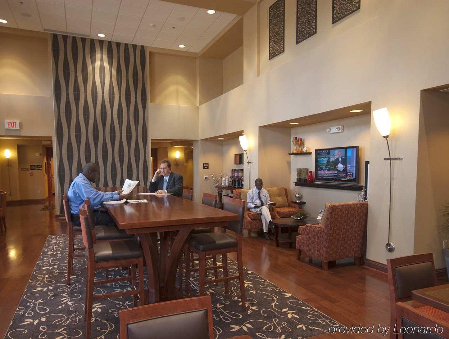 Hampton Inn & Suites Wichita-Northeast Ресторант снимка