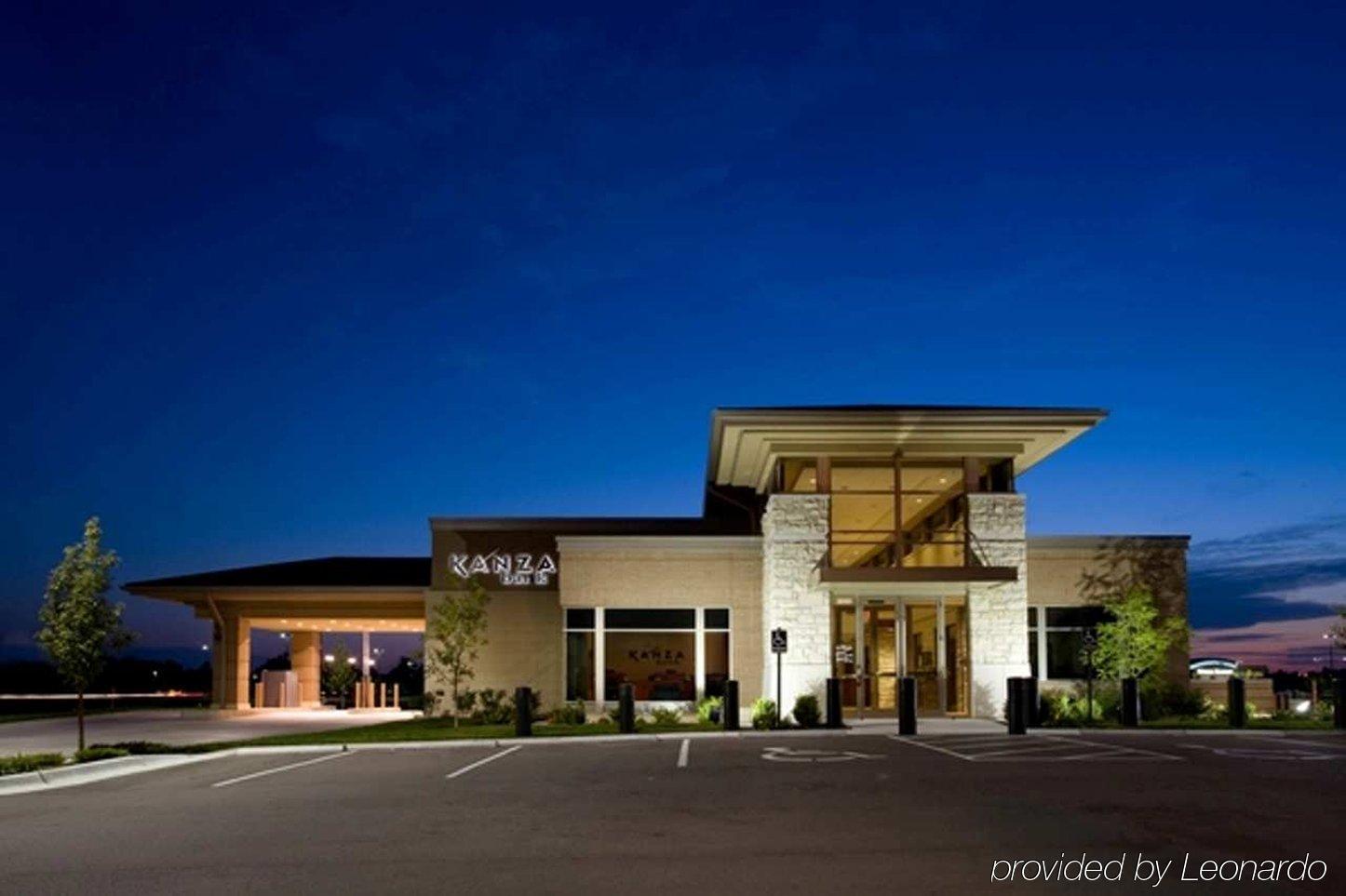 Hampton Inn & Suites Wichita-Northeast Удобства снимка
