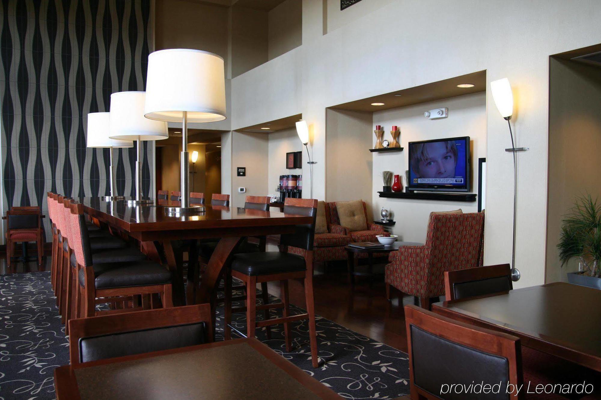 Hampton Inn & Suites Wichita-Northeast Ресторант снимка