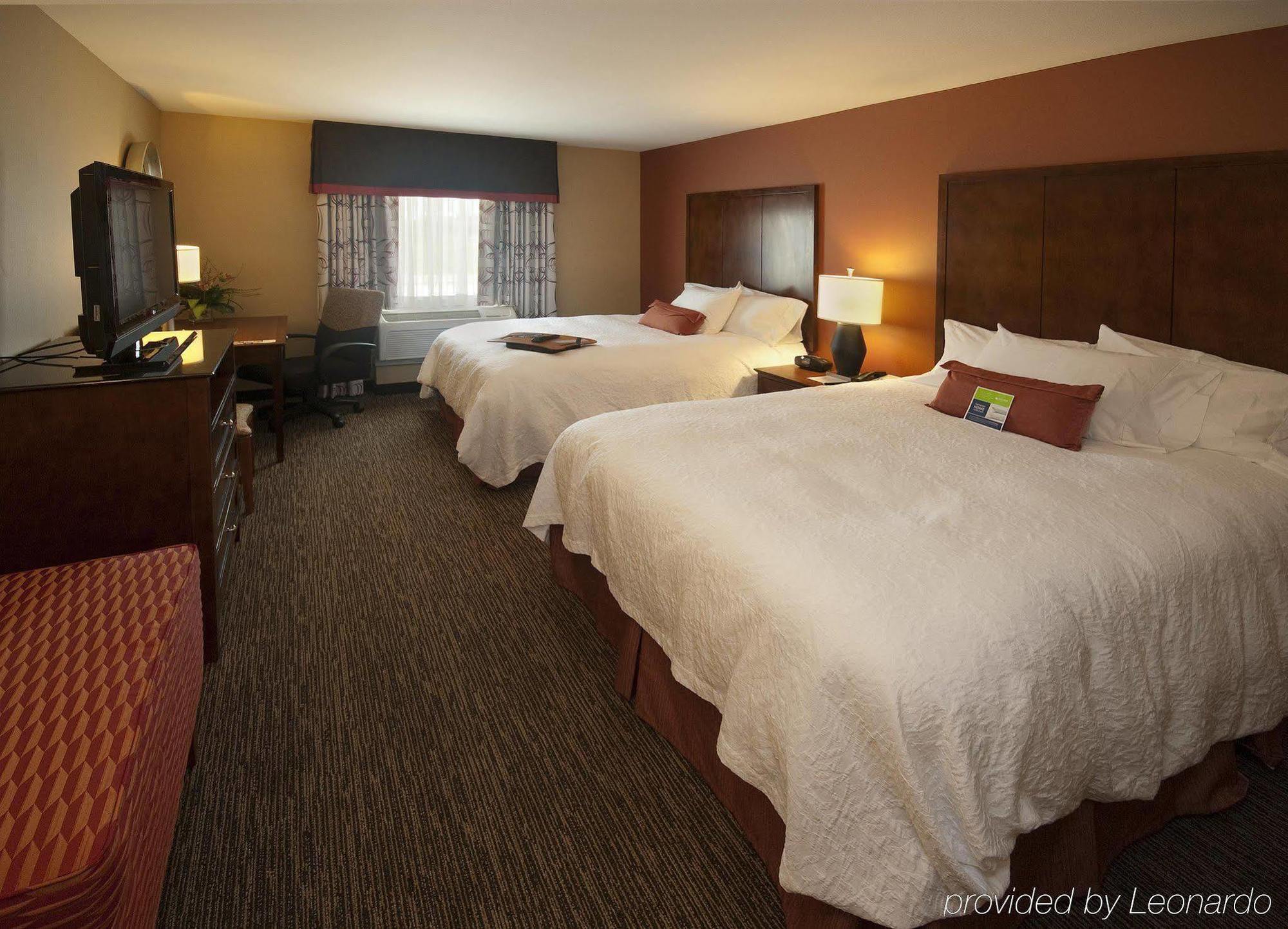 Hampton Inn & Suites Wichita-Northeast Стая снимка