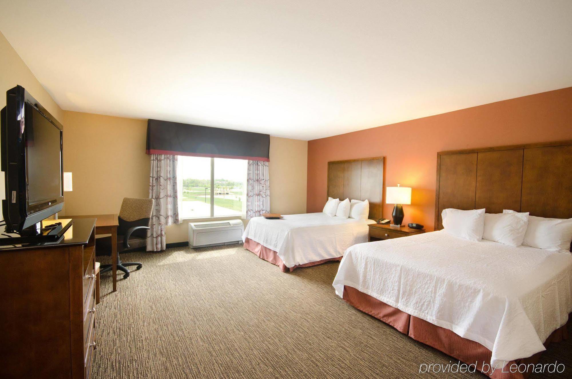 Hampton Inn & Suites Wichita-Northeast Екстериор снимка