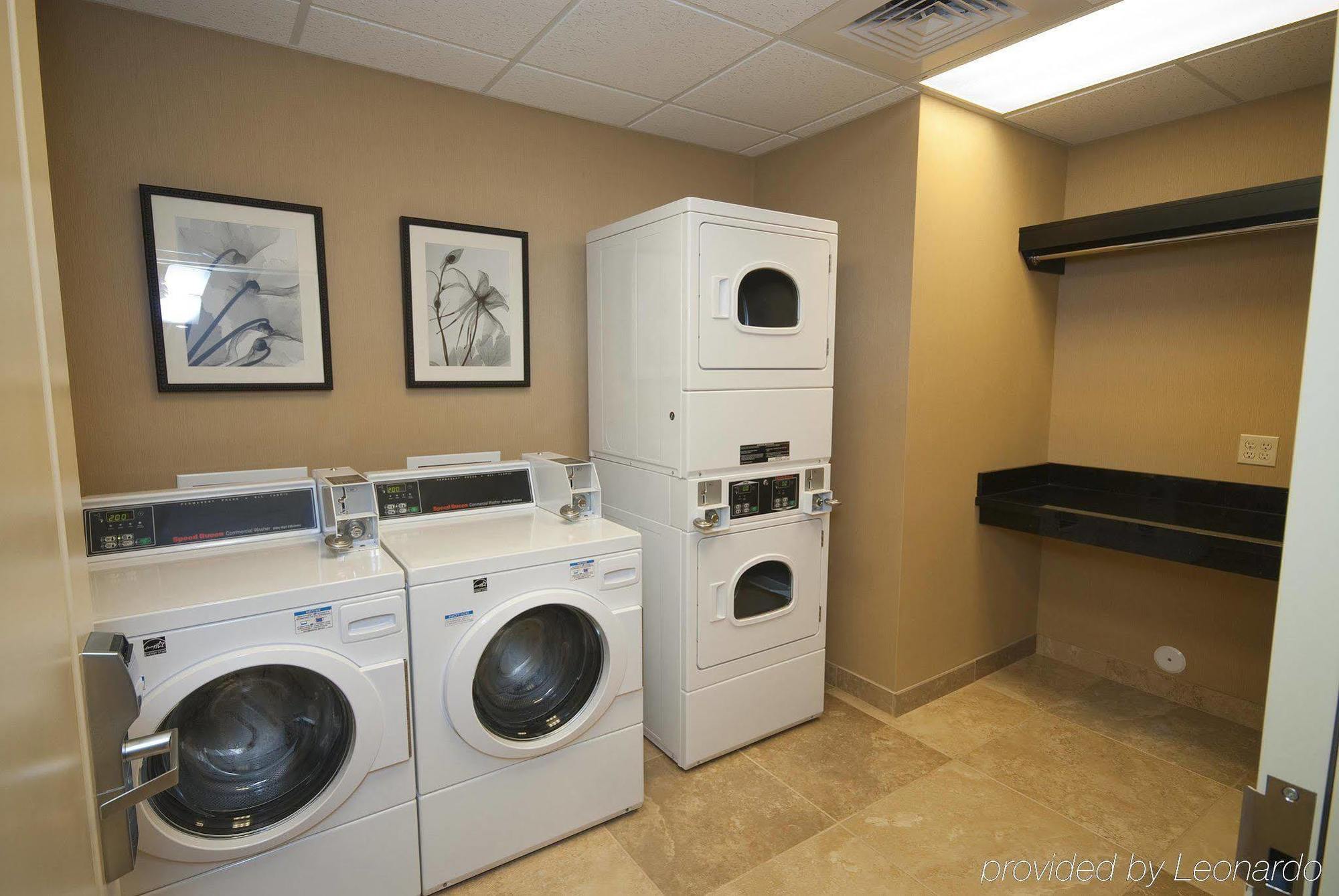 Hampton Inn & Suites Wichita-Northeast Съоръжения снимка