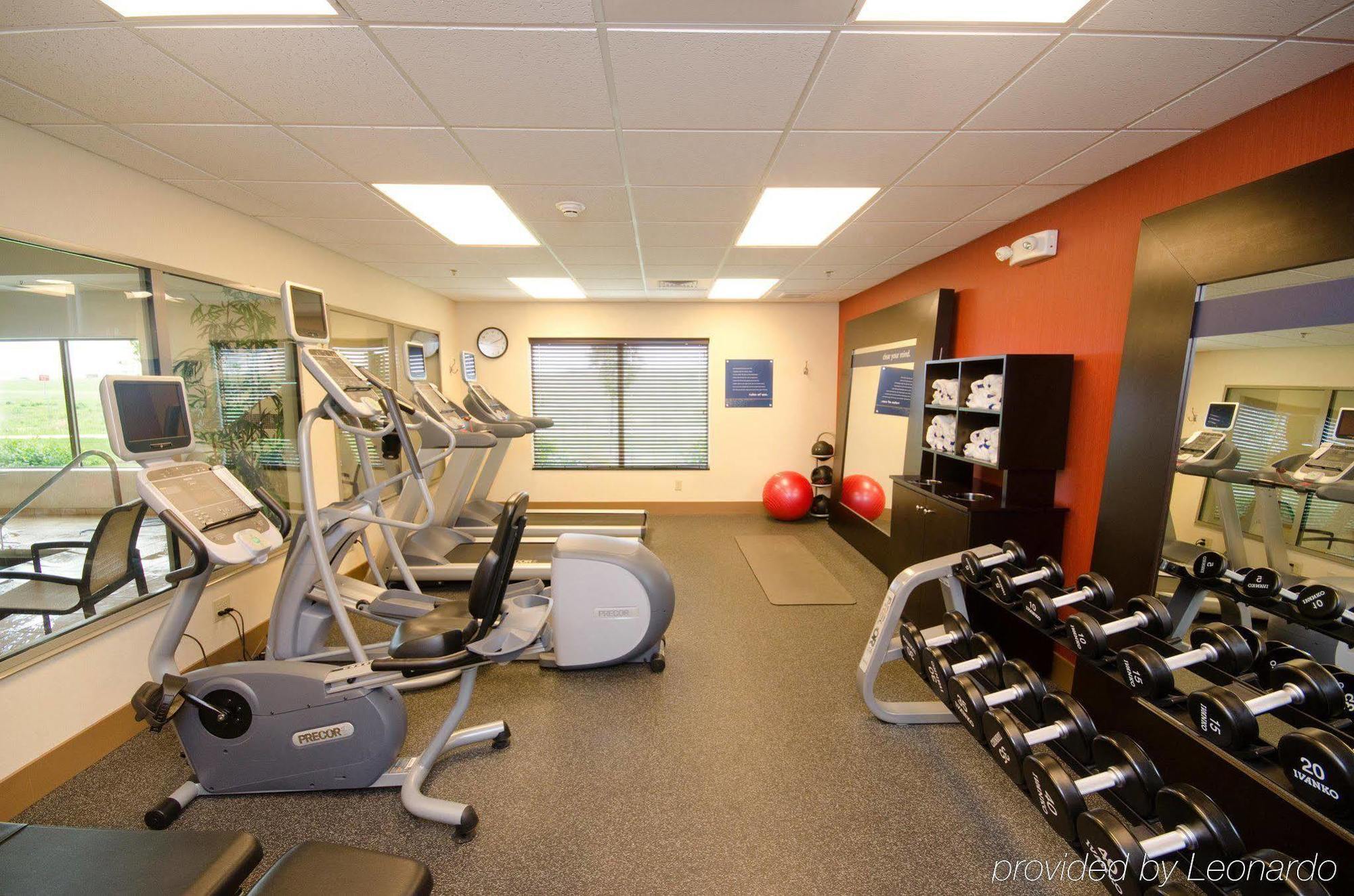 Hampton Inn & Suites Wichita-Northeast Съоръжения снимка