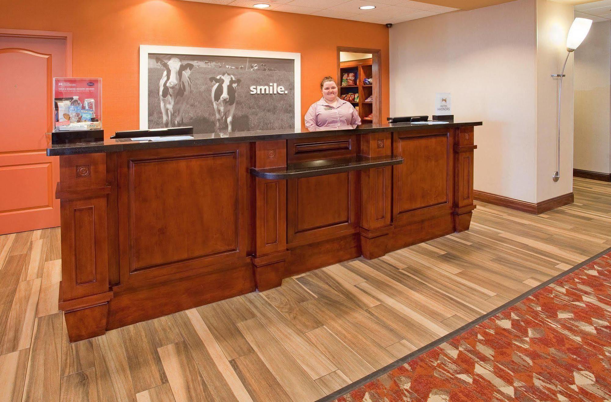 Hampton Inn & Suites Wichita-Northeast Екстериор снимка