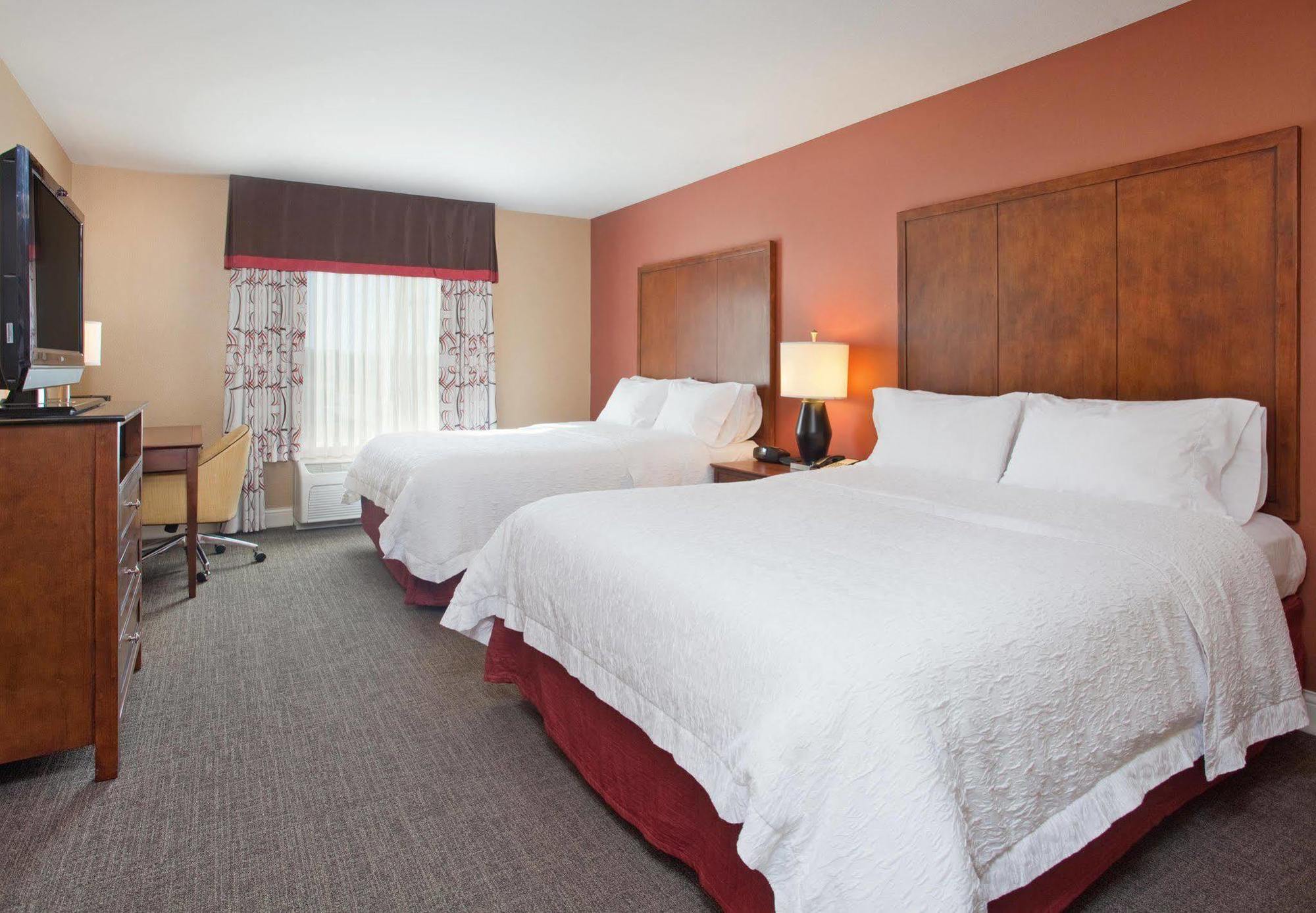 Hampton Inn & Suites Wichita-Northeast Екстериор снимка