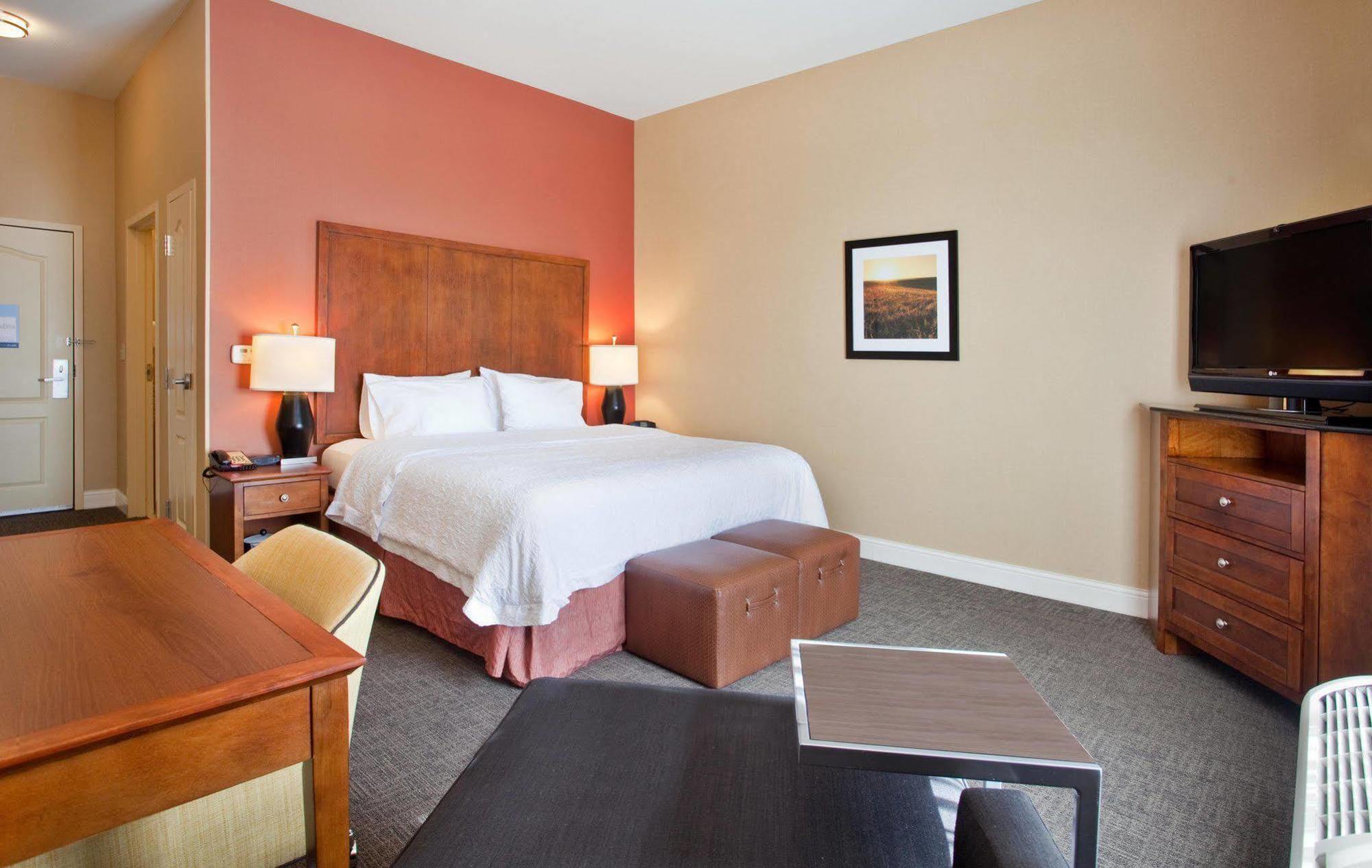 Hampton Inn & Suites Wichita-Northeast Екстериор снимка