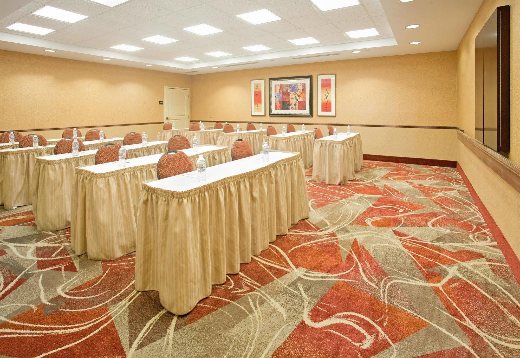 Hampton Inn & Suites Wichita-Northeast Екстериор снимка