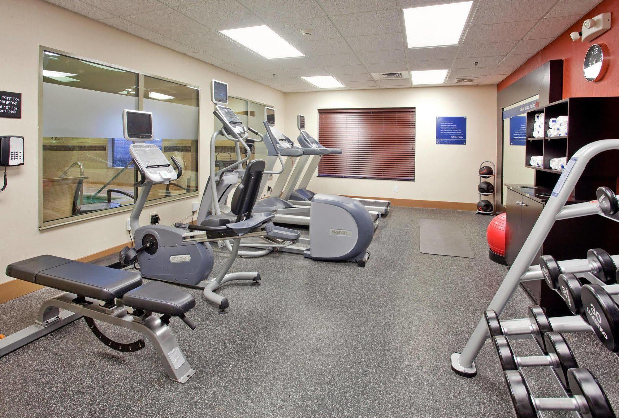 Hampton Inn & Suites Wichita-Northeast Екстериор снимка